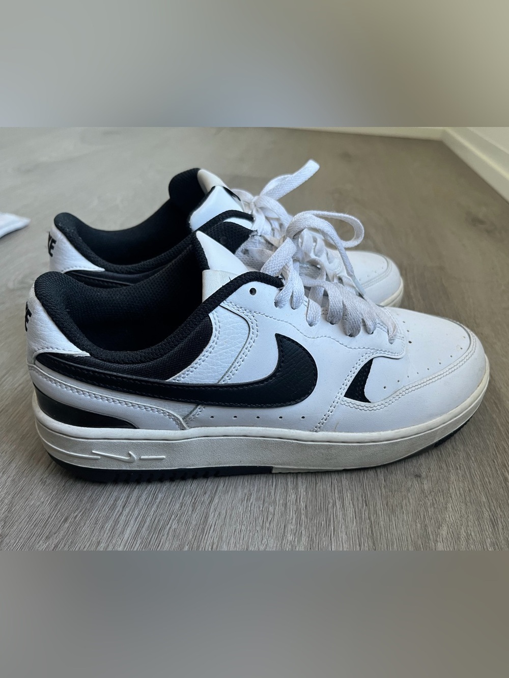Nike Women’s Gamma White and Black Low-Top Sneakers